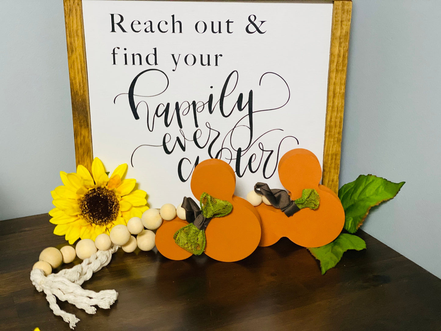 Fall Minnie/Minnie Pumpkin - Farmhouse Mickey Wooden Bead Tray and Shelf Decor