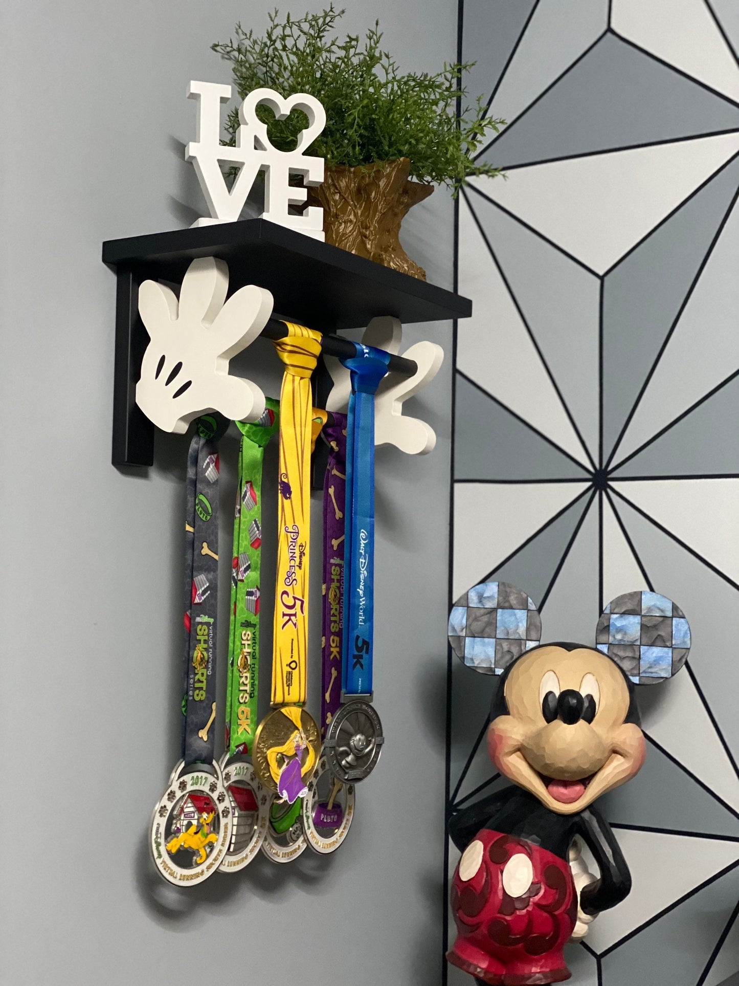 Run Magical Medal Hanging Shelf